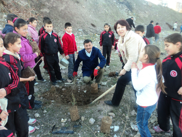 Bilinçli Gençler Derneği - Türkiye Bilinçli Gençlik Projesi - "YEŞİL BAHÇE - YEŞİL GELECEK" - Ayyıldız İlköğretim Okulu - ANKARA