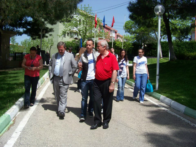 Bilinçli Gençler Derneği - Türkiye Bilinçli Gençlik Projesi - "HUZUREVİ ZİYARETİ" - Orhangazi Çok Programlı Lisesi - BURSA