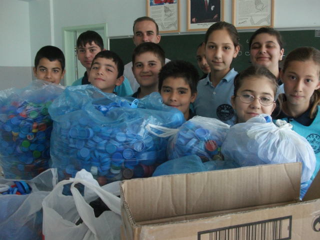 Bilinçli Gençler Derneği - Türkiye Bilinçli Gençlik Projesi - "MAVİ KAPAK TOPLUYORUZ" - Kilis Toki İlköğretim Okulu - KİLİS