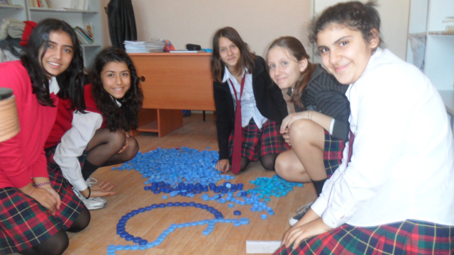 Bilinçli Gençler Derneği - Türkiye Bilinçli Gençlik Projesi - "HER KAPAKTA KÜÇÜK MUTLULUKLAR" - Gaziemir Atatürk Ortaokulu - İZMİR