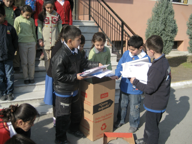 Bilinçli Gençler Derneği - Türkiye Bilinçli Gençlik Projesi - "ATIK MALZEME TOPLAYALIM" - Ufuk İlköğretim Okulu - İZMİR