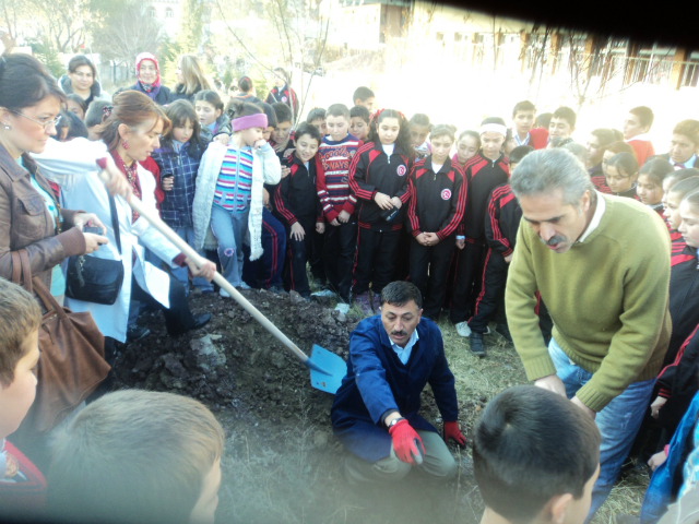 Bilinçli Gençler Derneği - Türkiye Bilinçli Gençlik Projesi - "YEŞİL BAHÇE - YEŞİL GELECEK" - Ayyıldız İlköğretim Okulu - ANKARA