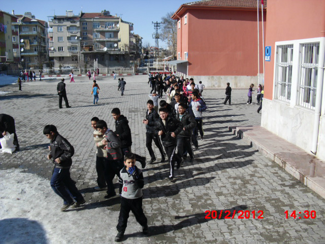 Bilinçli Gençler Derneği - Türkiye Bilinçli Gençlik Projesi - "SPOR HAYATA TUTUNMANIN BİR DALIDIR" - AFYONKARAHİSAR