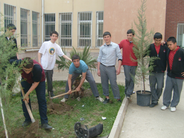 Bilinçli Gençler Derneği - Türkiye Bilinçli Gençlik Projesi - "ÇEVRE TEMİZLİĞİ VE AĞAÇLANDIRMA" - Menemen Anadolu İmam Hatip Lisesi - İZMİR