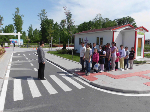 Bilinçli Gençler Derneği - Türkiye Bilinçli Gençlik Projesi - "ONLAR BİZİM KARDEŞİMİZ" - Sapanca Anadolu Lisesi - SAKARYA