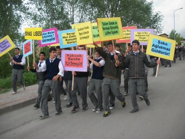 Bilinçli Gençler Derneği - Türkiye Bilinçli Gençlik Projesi - "HUZURLU BİR TOPLUM İÇİN EL ELE" - Sivas Lisesi - SİVAS