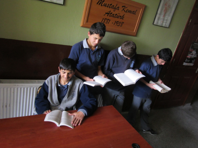 Bilinçli Gençler Derneği - Türkiye Bilinçli Gençlik Projesi - "OKUYAN GENÇLİK" - Pozantı İmam Hatip Lisesi - ADANA