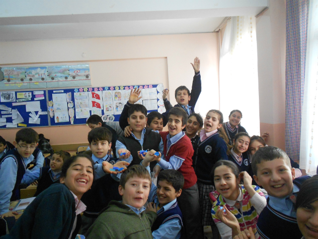 Bilinçli Gençler Derneği - Türkiye Bilinçli Gençlik Projesi - "MAVİ KAPAK BEYAZ UMUT" - Bahçelievler Erguvan Ortaokulu - İSTANBUL