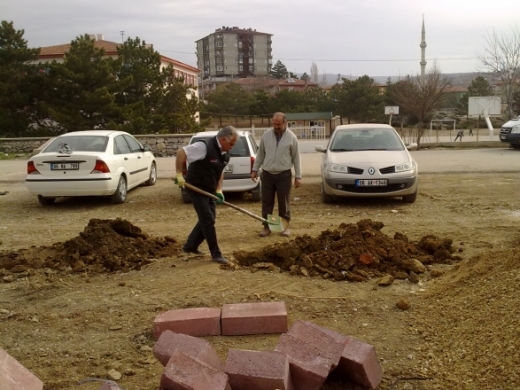 Bilinçli Gençler Derneği - Türkiye Bilinçli Gençlik Projesi - "FİDAN DİKME ÇALIŞMASI" - Hasanoğlan Öğretmenler İlköğretim Okulu - ANKARA