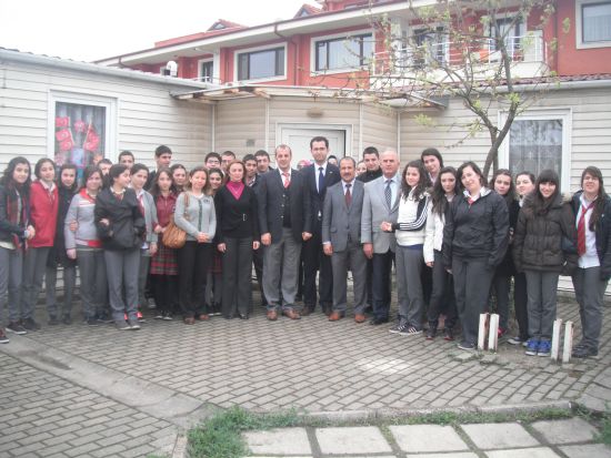 Bilinçli Gençler Derneği - Türkiye Bilinçli Gençlik Projesi - "BİR GÜLÜŞTE BİZDEN" - Fikret-İsmet Aktekin Anadolu Lisesi - SAKARYA