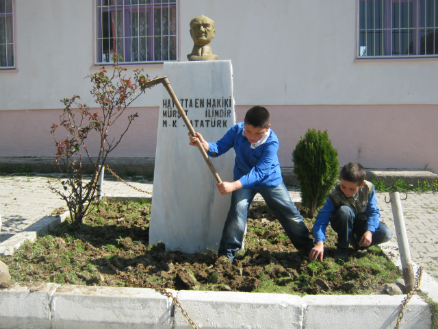 Bilinçli Gençler Derneği - Türkiye Bilinçli Gençlik Projesi - "GÖRECE MİNİK ELLER PROJESİ" - Görece İlköğretim Okulu - İZMİR