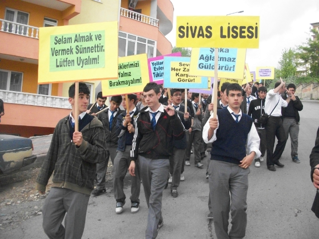 Bilinçli Gençler Derneği - Türkiye Bilinçli Gençlik Projesi - "HUZURLU BİR TOPLUM İÇİN EL ELE" - Sivas Lisesi - SİVAS