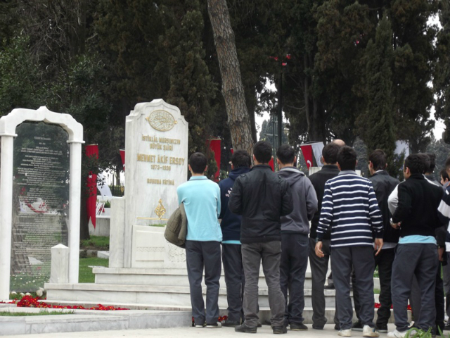 Bilinçli Gençler Derneği - Türkiye Bilinçli Gençlik Projesi - "ŞEHİTLİĞİ ZİYARET" - Yakacık Teknik ve Endüstri Meslek Lisesi - İSTANBUL