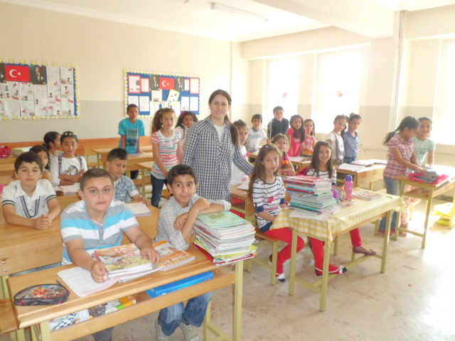 Bilinçli Gençler Derneği - Türkiye Bilinçli Gençlik Projesi - "KİTAPLARIN GERİ DÖNÜŞÜMÜ" - Sare Selahattin Uzel İlköğretim Okulu - İSTANBUL