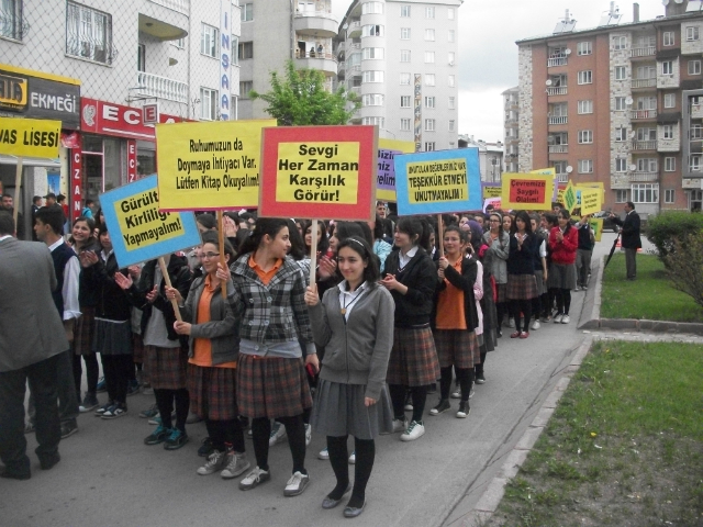 Bilinçli Gençler Derneği - Türkiye Bilinçli Gençlik Projesi - "HUZURLU BİR TOPLUM İÇİN EL ELE" - Sivas Lisesi - SİVAS