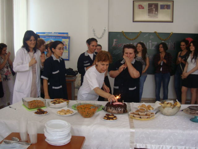 Bilinçli Gençler Derneği - Türkiye Bilinçli Gençlik Projesi - "EMEĞE SAYGI" - Özel Ahmet Şimşek Anadolu Lisesi - İSTANBUL