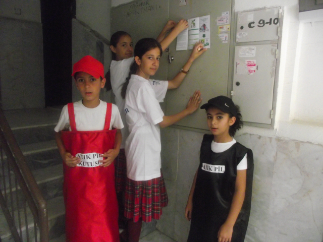 Bilinçli Gençler Derneği - Türkiye Bilinçli Gençlik Projesi - "GELECEK İÇİN GERİ DÖNÜŞÜM" - Sacide Ayaz İlköğretim Okulu - İZMİR
