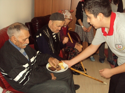 Bilinçli Gençler Derneği - Türkiye Bilinçli Gençlik Projesi - "KİMSESİZLERİN KİMİYİZ" - Kızılcahamam Anadolu Lisesi - ANKARA