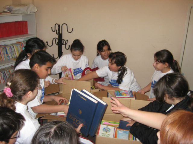 Bilinçli Gençler Derneği - Türkiye Bilinçli Gençlik Projesi - "BİR ÇOCUK İÇİN KİTAP DEMEK, HAYAT DEMEKTİR" - E.B.Atatürk İlköğretim Okulu - İZMİR