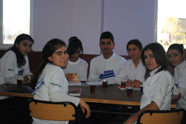 Bilinçli Gençler Derneği - Türkiye Bilinçli Gençlik Projesi - "BİLİNÇLİ SORGULUYORUZ" - Adaklı Lisesi - BİNGÖL