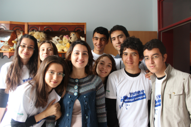 Bilinçli Gençler Derneği - Türkiye Bilinçli Gençlik Projesi - "EL ELE HEP BİRLİKTE, OYUNCAKLAR MİNİKLERE" - Nazilli Anadolu Öğretmen Lisesi - AYDIN