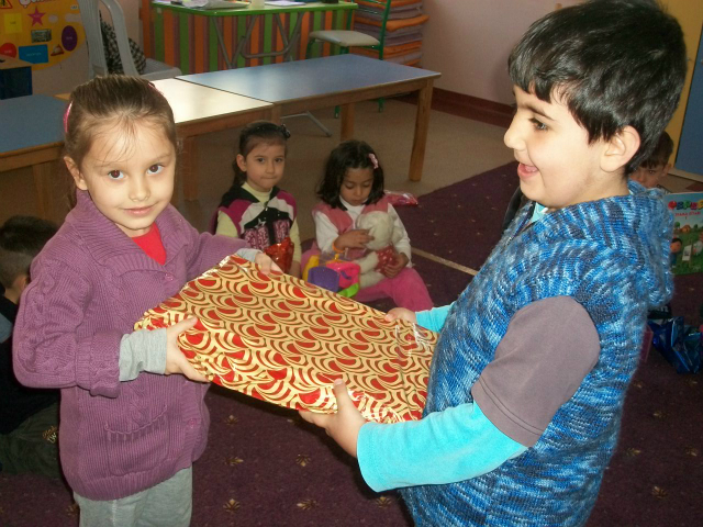 Bilinçli Gençler Derneği - Türkiye Bilinçli Gençlik Projesi - "HEDİYE VER MUTLU ET" - Nezahat Onbaşı Anaokulu - ANKARA