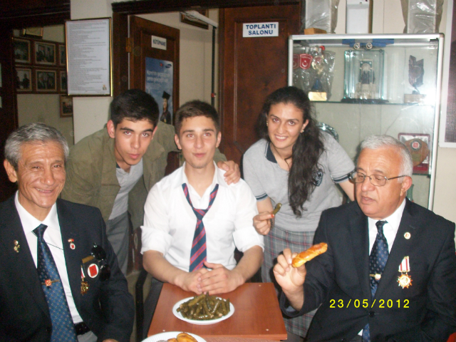 Bilinçli Gençler Derneği - Türkiye Bilinçli Gençlik Projesi - "GAZİ LİSESİ GAZİLERLE BULUŞUYOR" - Bağcılar Gazi Lisesi - İSTANBUL