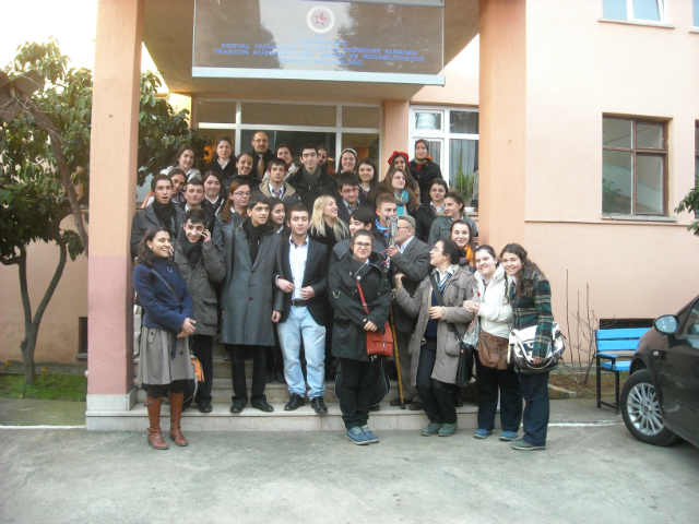 Bilinçli Gençler Derneği - Türkiye Bilinçli Gençlik Projesi - "GÖNÜLDEN GÖNÜLE" - Akçaabat Anadolu Lisesi - TRABZON