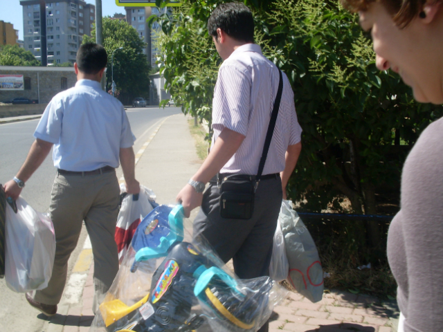 Bilinçli Gençler Derneği - Türkiye Bilinçli Gençlik Projesi - "BİR OYUNCAK BİN TEBESSÜM" - 80. Yıl Nuh Çimento Lisesi - İSTANBUL