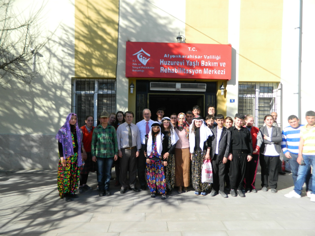 Bilinçli Gençler Derneği - Türkiye Bilinçli Gençlik Projesi - "HUZUREVİ ZİYARETİ" - AFYONKARAHİSAR