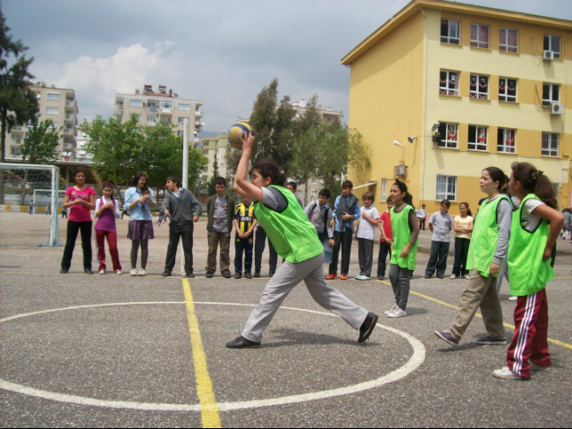 Bilinçli Gençler Derneği - Türkiye Bilinçli Gençlik Projesi - "SPOR YAP VÜCUDUN, MÜZİK DİNLE RUHUN GELİŞŞİN" - Çamkıran İlköğretim Okulu - İZMİR