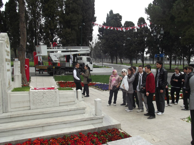 Bilinçli Gençler Derneği - Türkiye Bilinçli Gençlik Projesi - "ŞEHİTLİĞİ ZİYARET" - Yakacık Teknik ve Endüstri Meslek Lisesi - İSTANBUL