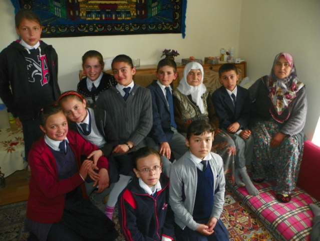 Bilinçli Gençler Derneği - Türkiye Bilinçli Gençlik Projesi - "YAŞLILARIMIZI SEVİNDİRELİM" - Söğüt İlköğretim Okulu - BURDUR