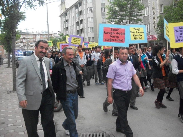 Bilinçli Gençler Derneği - Türkiye Bilinçli Gençlik Projesi - "HUZURLU BİR TOPLUM İÇİN EL ELE" - Sivas Lisesi - SİVAS