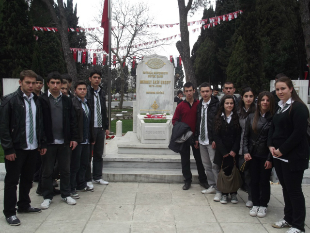 Bilinçli Gençler Derneği - Türkiye Bilinçli Gençlik Projesi - "ŞEHİTLİĞİ ZİYARET" - Yakacık Teknik ve Endüstri Meslek Lisesi - İSTANBUL